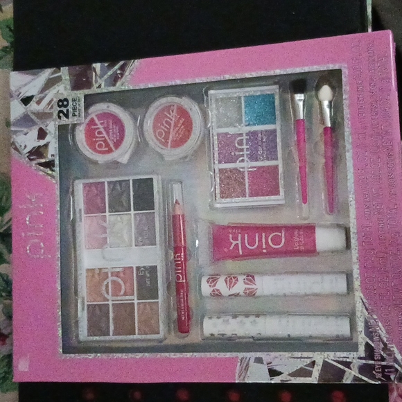 PINK Victoria's Secret Other - Pink  28 Piece Makeup Set. NWOT.